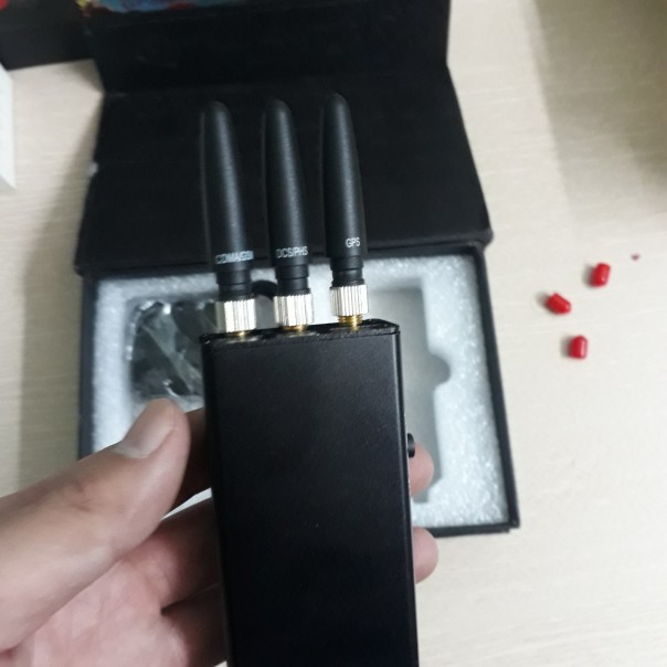 Máy Phá Sóng Định Vị Nghe Lén ba Râu